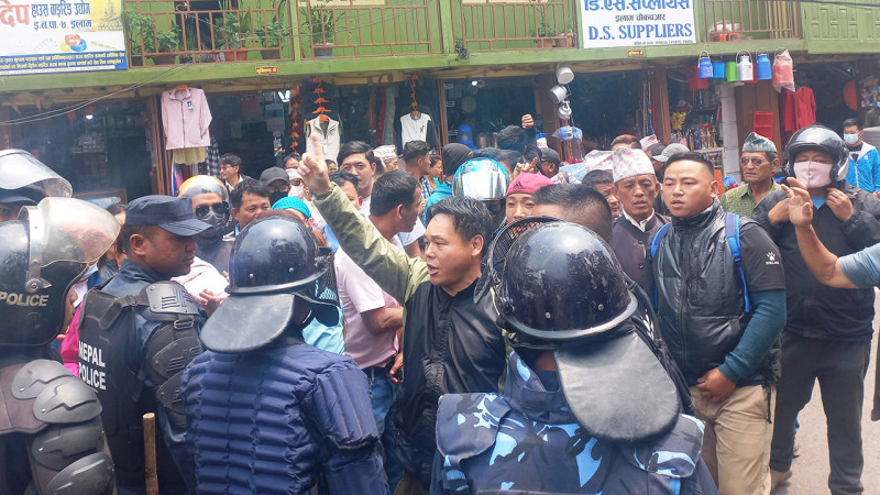 ओलीलाई इलाममा पनि कालो झण्डा